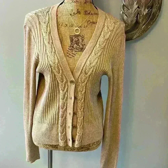Beautiful St.John button down Sweater Size M - Picture 1 of 7